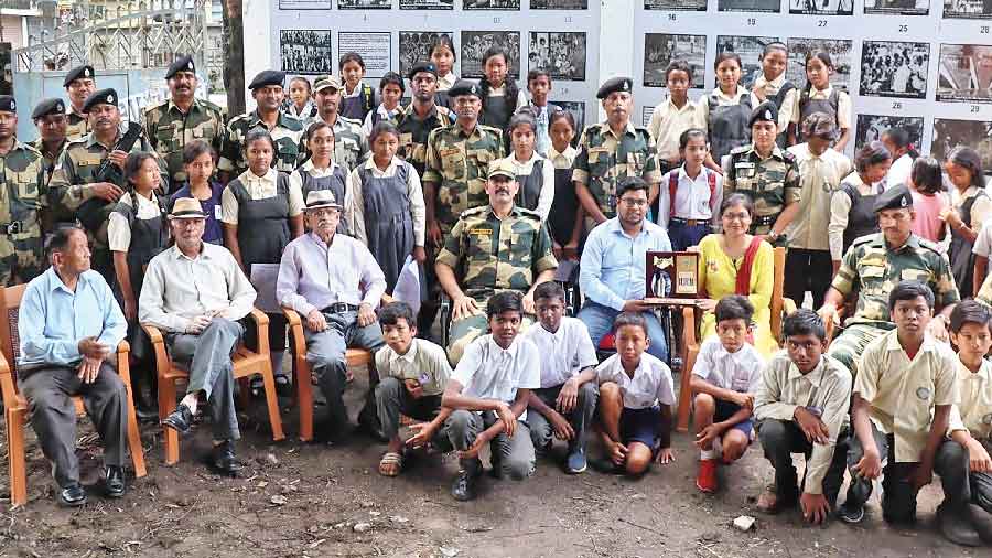 In a run-up to Teachers’ Day, the subsidiary training centre of the Border Security Force (BSF) of Baikunthapur, located in Salugara on the outskirts of Siliguri, organised a number of programmes in four schools on Friday. Among these events include screening of a documentary film on the BSF, a briefing on the recruitment process and the evils of drug abuse, followed by a plantation drive and an exhibition of the 1971 war that led to the liberation of Bangladesh. The BSF team presented mementos to school principals and also distributed sports items among students at Ektiasal Junior School, Salugara, Shiumangal Memorial School and Khopalashi Hindi High School at Khaprail Bazar