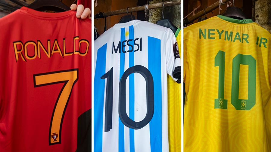 Sports Apparel  Manchester United, PSG and Ronaldo top sales of club  season's football kits and jerseys at Kolkata's Maidan Market - Telegraph  India