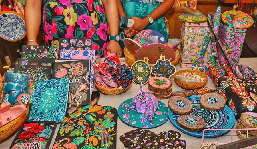 If you love quirky prints (think: Chumbak!), stop by Crackpot by CPS. The stall has a host of items all done up in vibrant, offbeat patterns. There's notebooks, kettles, scrunchies, pen stands, wall paintings and more – all intricately hand-painted, making for great gifts