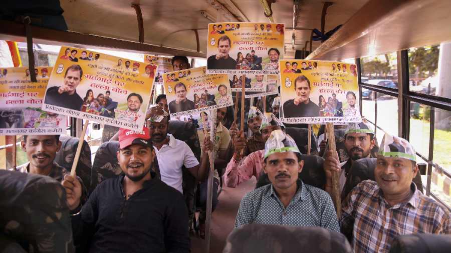 Congress supporters on their way to attending the rally