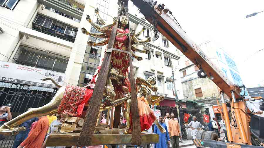 Puja committees back to ordering bigger idols