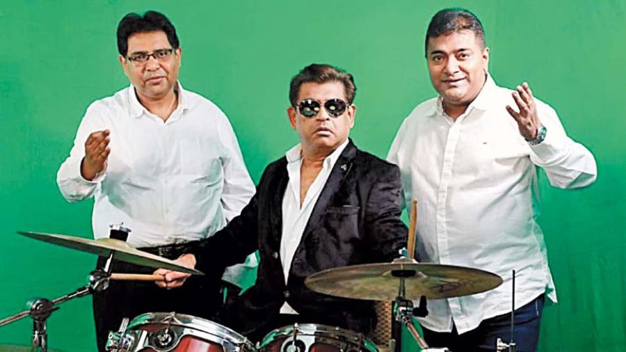 Amit Kumar (middle) with Shiladitya-Raj duo
