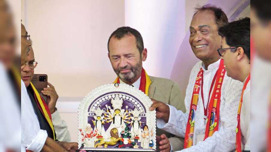 A 'sholar saaj' Durga idol gifted by East Bengal club officials