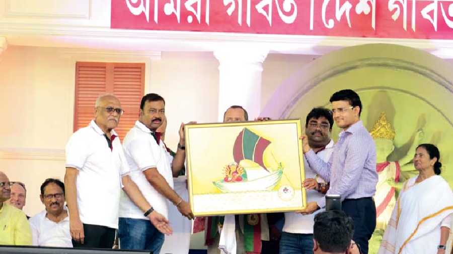 ATK Mohun Bagan officials along with Sourav Ganguly hand over a painting of the goddess in a boat, which is part of the club’s logo