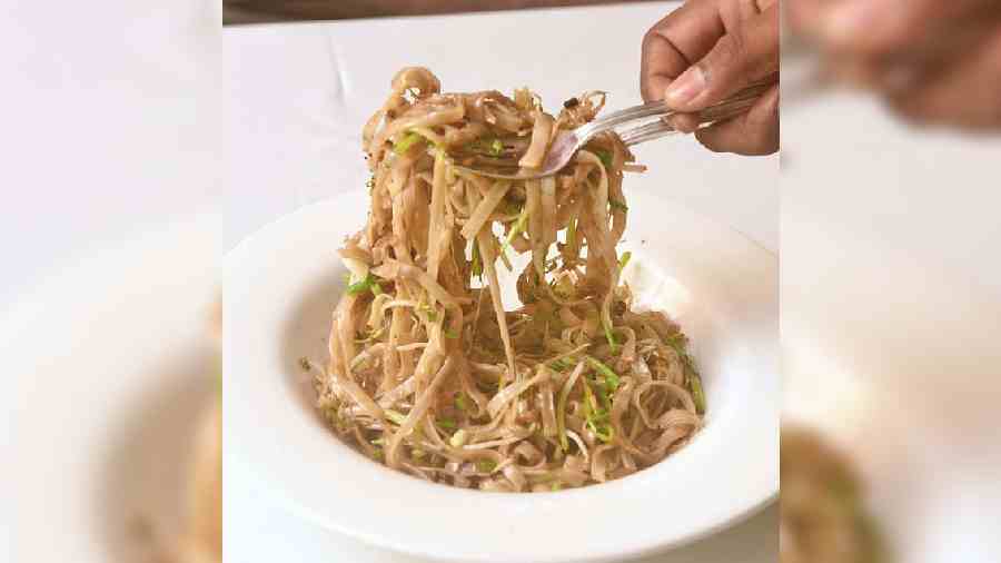 Keeping the conscious foodies in mind, there are items like Ginger Scallion Noodles — flat, gluten-free rice noodles, with ginger, scallions, soy and bean sprouts that add to the crunch.