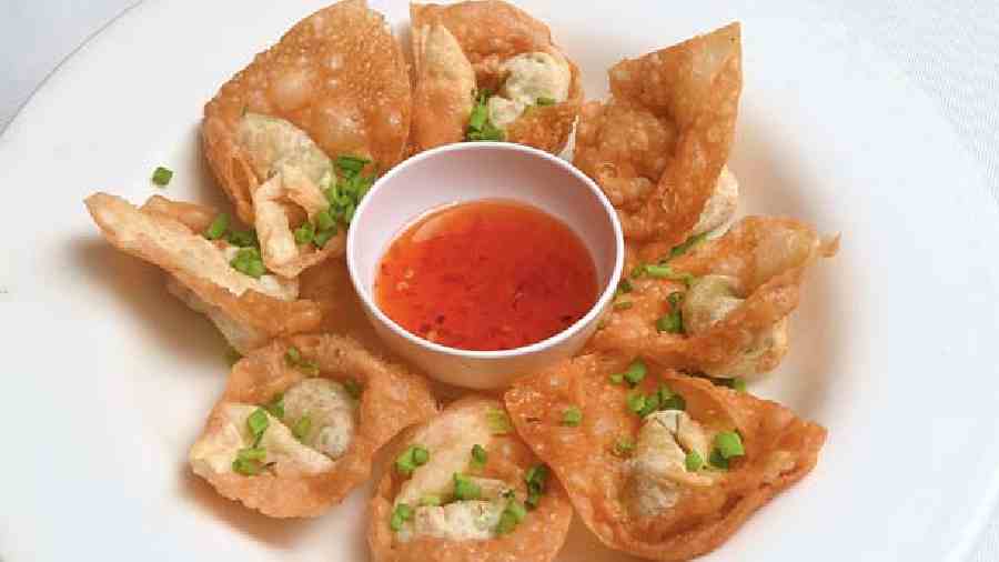 Crab Rangoon Wontons are made with soft and fresh crab meat with cheese and are fried. Relish these fried wontons with a sweet chilli sauce.