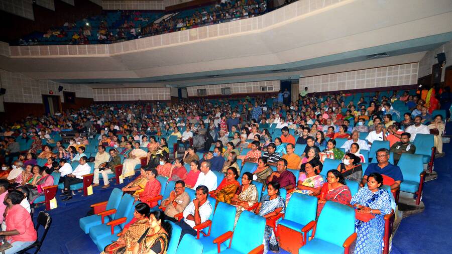 Music lovers of all ages enjoyed the musical evening at Rabindra Sadan
