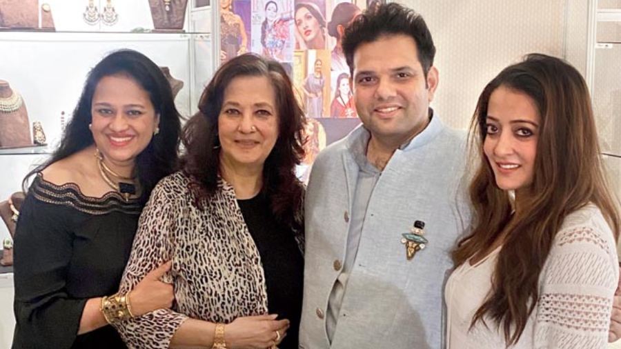 Moon Moon and Raima Sen dropped by. The mother-daughter duo posed with Apala founder Sumit and KAIA’s founder Neha (extreme left).