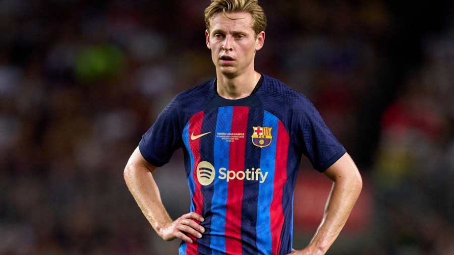  Frenkie de Jong seemed destined to join Manchester United but will remain at Barcelona