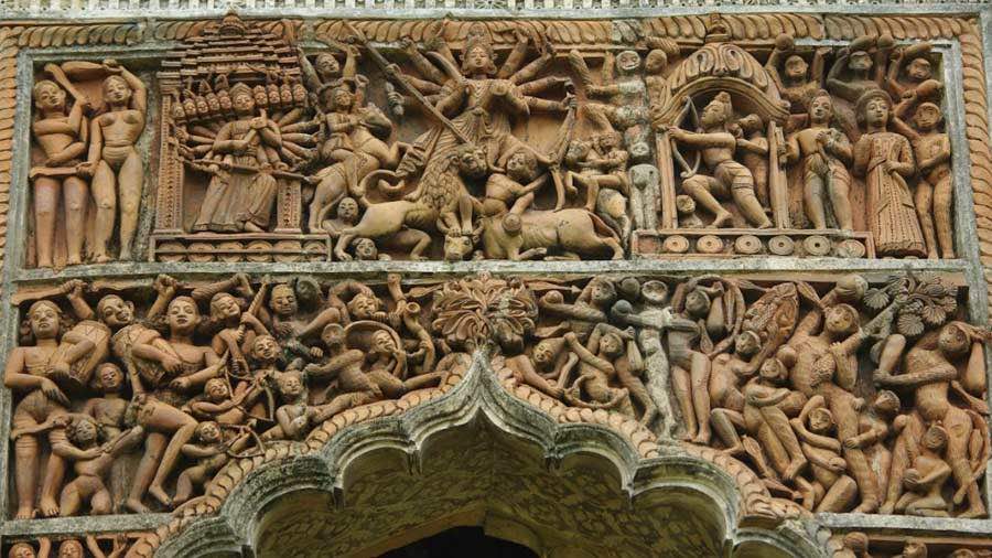 Engraved on the temple walls is a figure of Goddess Durga as Mahishasurmardini and a scene from the Ram-Ravana battle