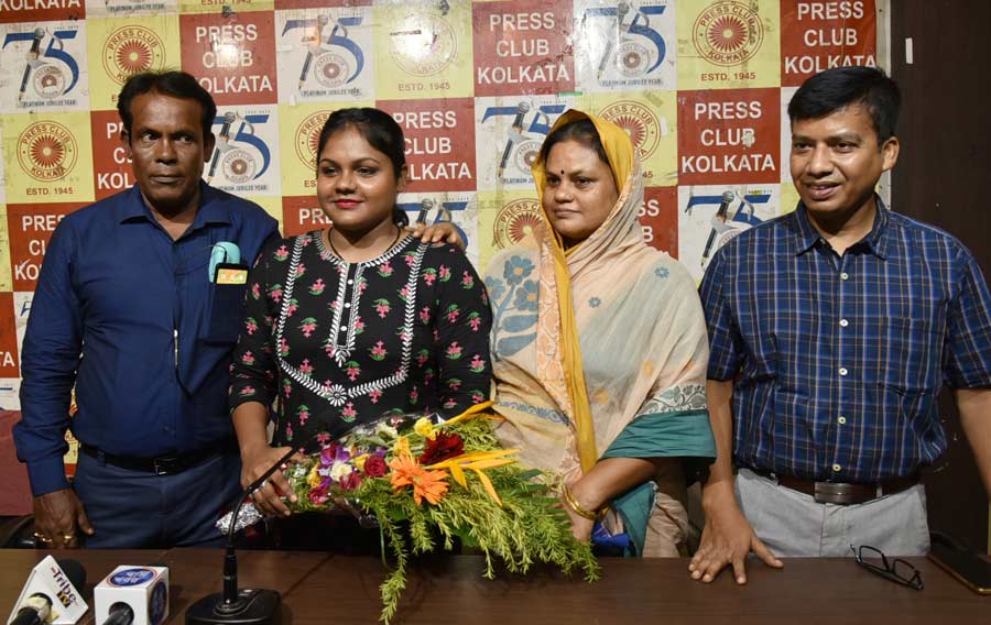 (Second from left) Swimmer Tahrina Nasrin, flanked by parents, being felicitated at the Press Club Kolkata on Wednesday. Mountaineer Debasish Biswas (right) was also present. Howrah girl Tahrina, an ace-swimmer, crossed the strait of gibraltar last month. 