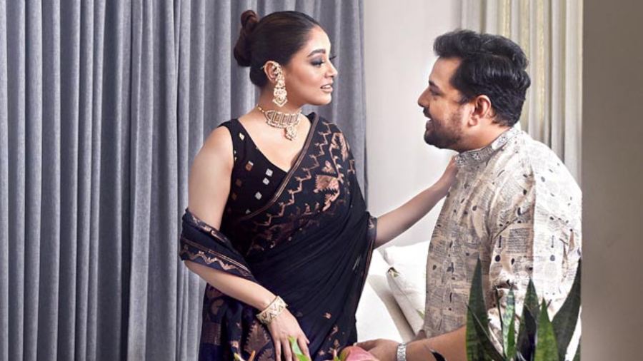 Puja Fashion - Bibriti Chatterjee and Tathagata Mukherjee ...