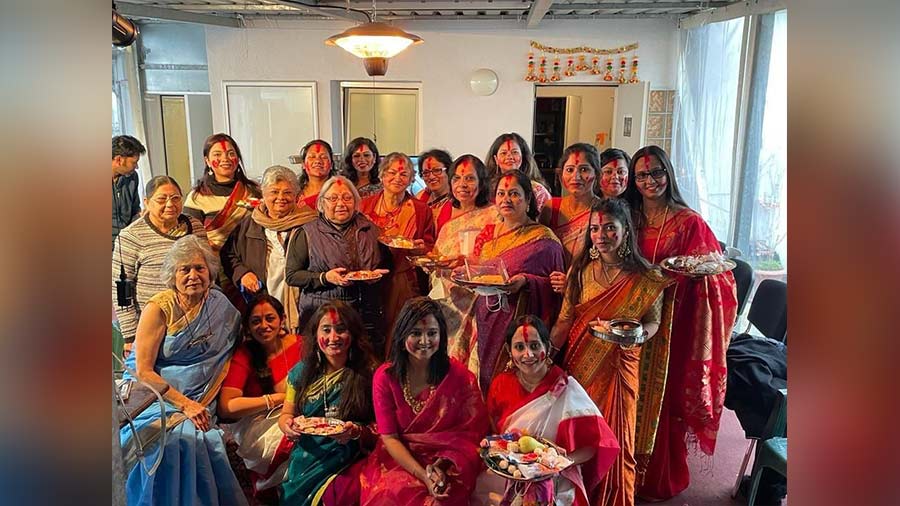 Frankfurt Adi Sarbojanin members pose for a group photograph after Sindoor Khela last year