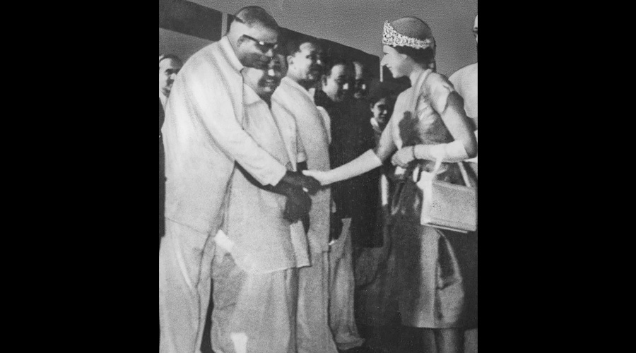 Queen Elizabeth II being greeted by father of Kaushik Basu, former chief economist of World Bank, during her visit to Calcutta in 1961.