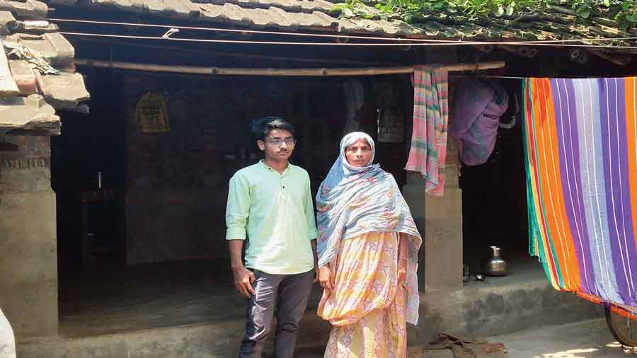 Amin and his mother Sonawan at their home in Bhasaibaikul village, Murshidabad. 