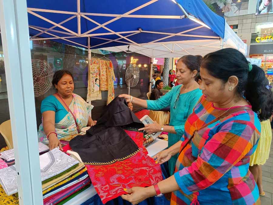 Visitors check out saris at Handicrafts and  Handloom Utsav 2022, which is being held from September 9 to 12 at City Centre II. A wide range of traditionally handcrafted products by rural artists are available at the fair organised by Rural Crafts and Cultural Hubs of West Bengal, Department of Micro, Small and Medium Enterprises and Textiles, Government of West Bengal.