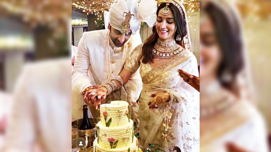 Ranbir Kapoor and Alia Bhatt’s wedding cake was done by Pooja’s Le15 Patisserie.