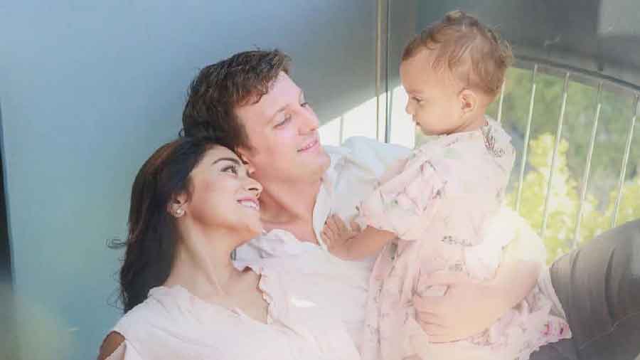 The actor got married to Russian entrepreneur Andrei Koscheev in 2018. She got pregnant in 2020 and is blessed with a baby girl
