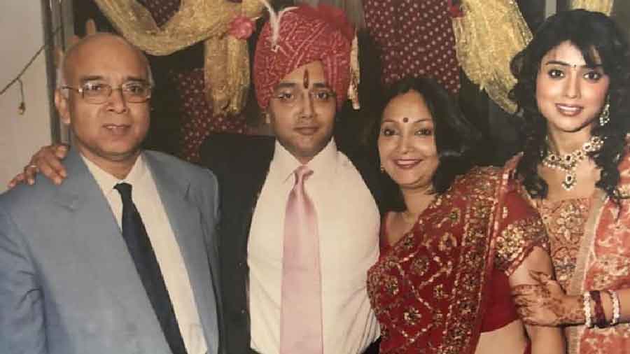 Shriya Saran with her loving family