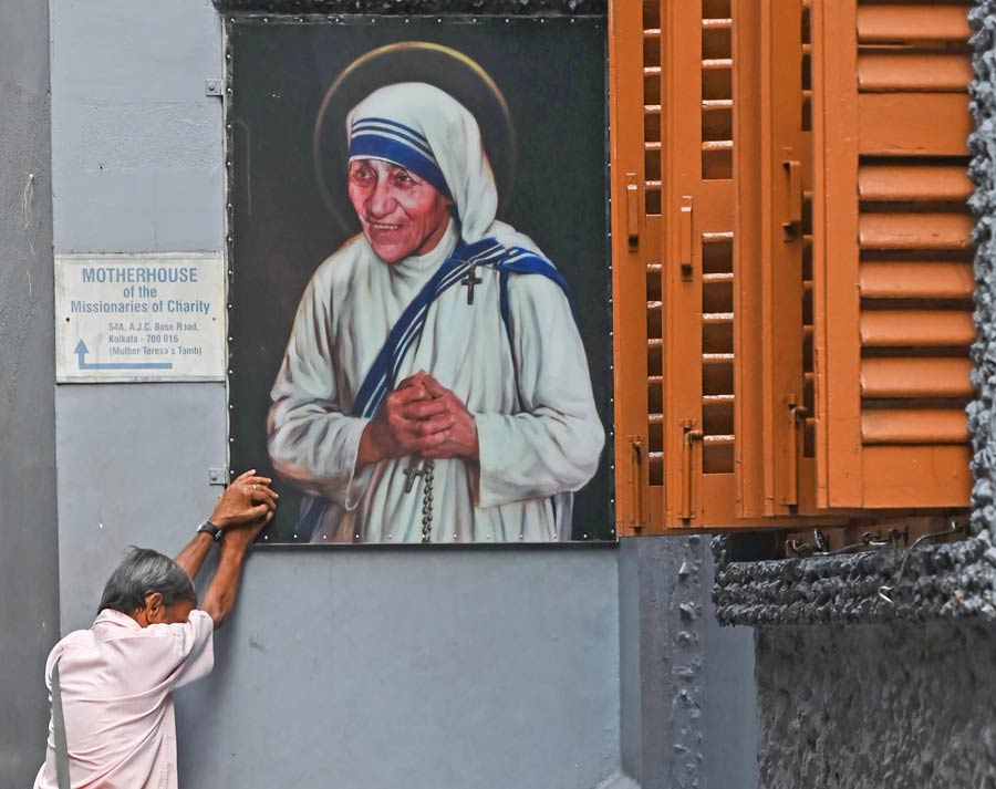 A man offers prayers in front of a portrait of Mother Teresa outside the Missionaries of Charity in Taltala, central Kolkata, on Monday, September 5. The day was Mother Teresa’s 25th death anniversary.