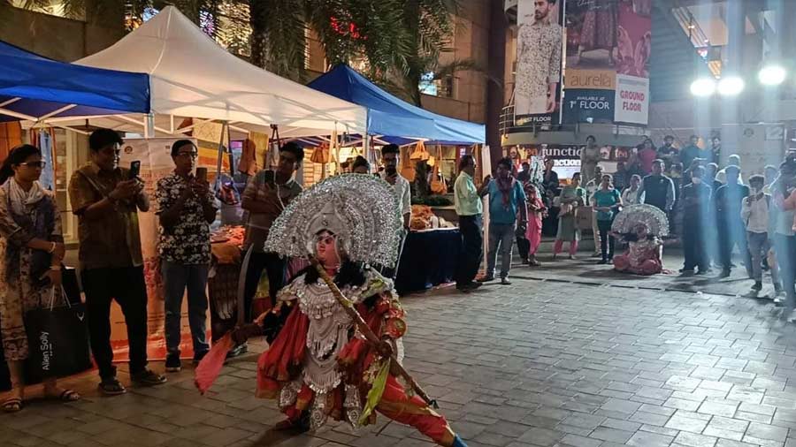 Chhau dance performance at the inauguration of the Handicrafts and Handloom Utsav 2022 at City Centre II on September 9. The festival is on till September 12. A wide range of handicraft items are on sale at the fair, an initiative by Rural Crafts and Cultural Hubs of West Bengal, Department of Micro, Small and Medium Enterprises and Textiles, government of West Bengal. 