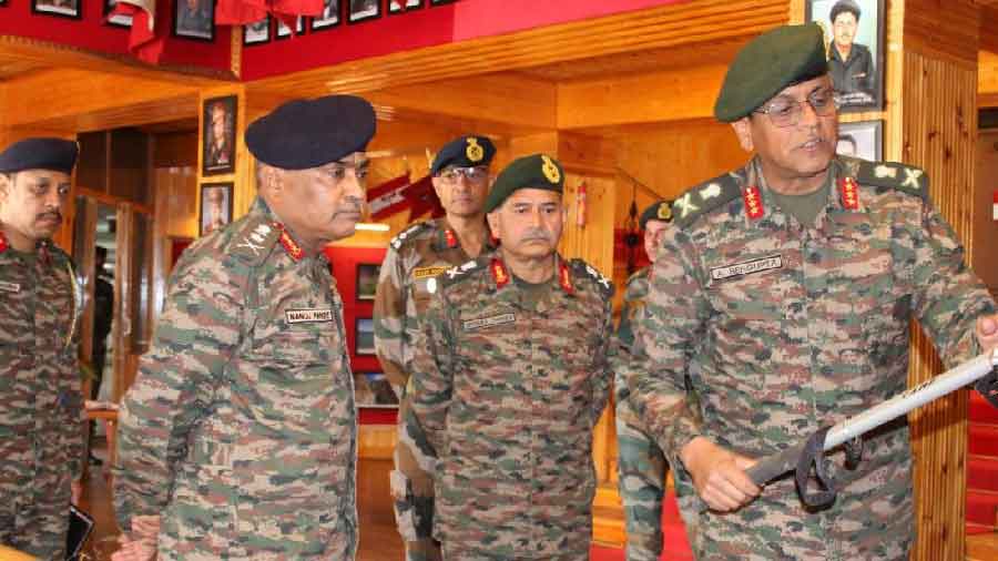 General Manoj Pande (left) at the Fire and Fury Corps headquarters