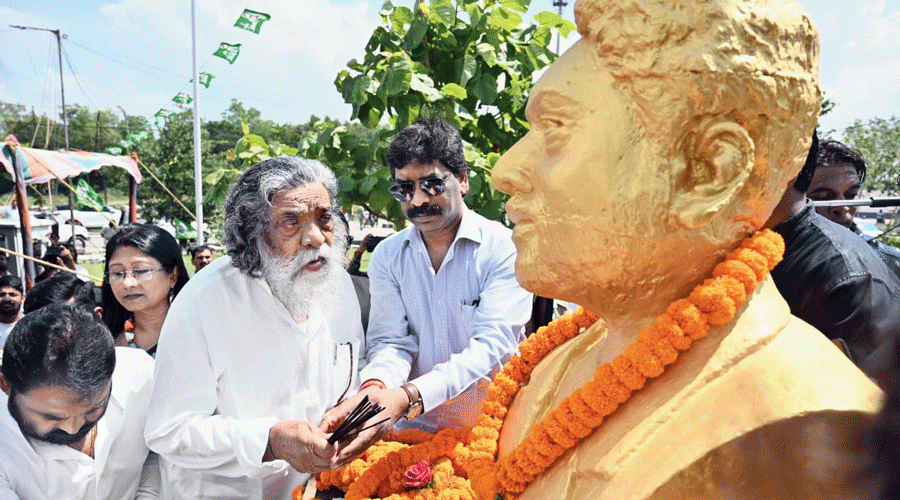 Hemant Soren and his father Shibu Soren pay tribute at Durga Soren’s statue to mark his 54th birth anniversary in Ranchi on Saturday.
