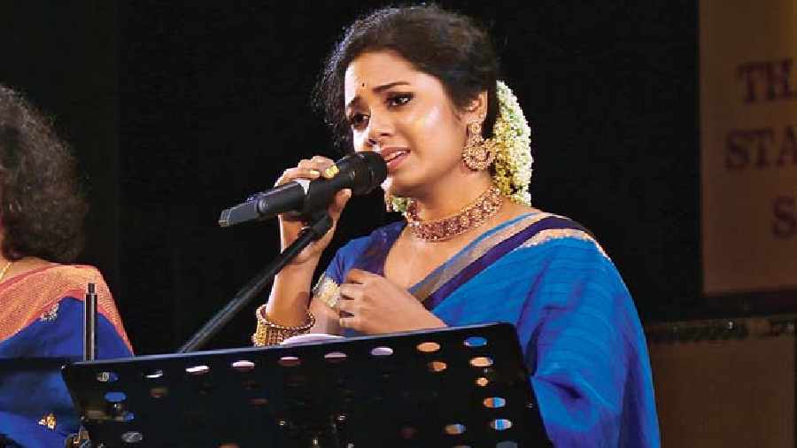 Anweshaa’s performance, in a trained, classical voice, was met with thunderous applause by the audience. “I am very excited to perform here today as it is the first show in which I have been told to sing Rabindrasangeet before an audience,” she said.