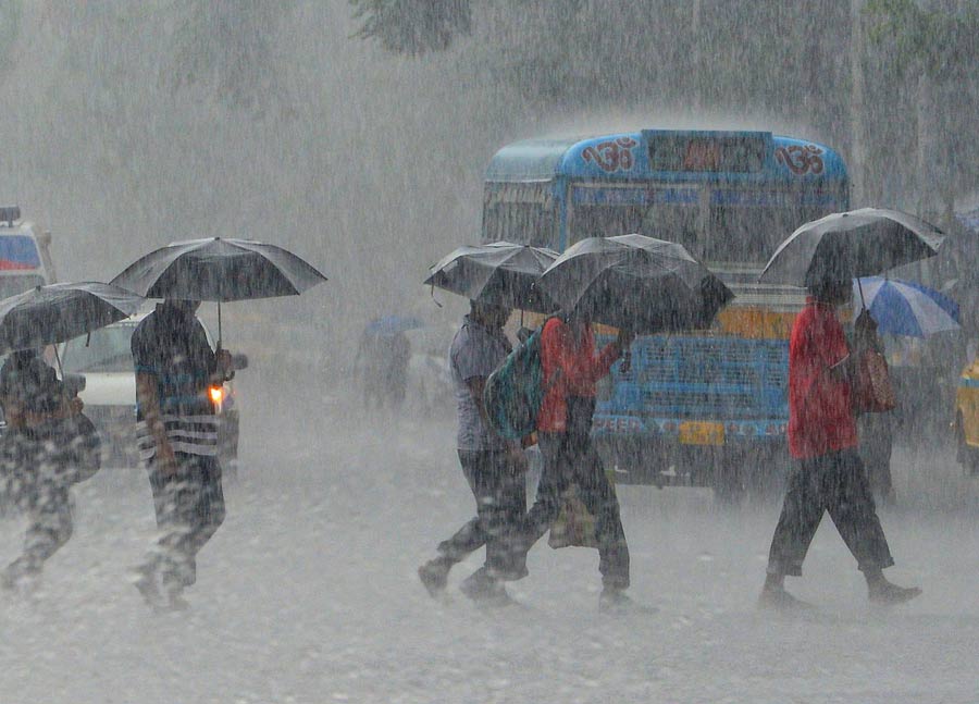 Rain alert leads to tweak in Durga Puja organisers’ plan in Kolkata