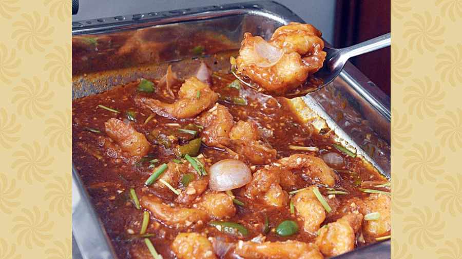 Prawn in Hot Garlic Sauce: Wok-tossed fresh river prawns in hot garlic sauce. It can never go wrong with the ingredients.