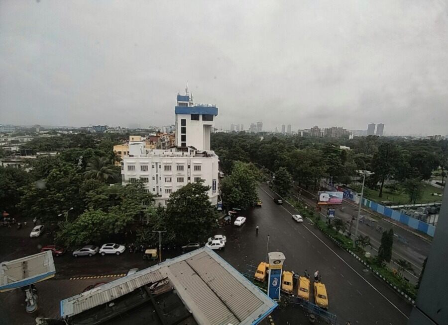 Kolkata woke up to dark skies that cleared up a bit by mid-morning on Tuesday. The day remained cloudy but relatively dry. The city has received intermittent spells of shower since Sunday night