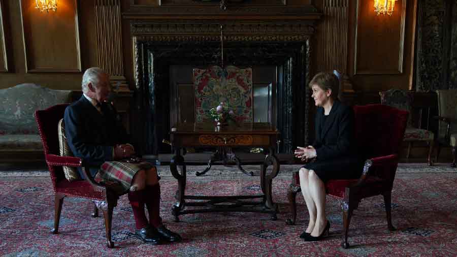 The King with representative of Scotland government Palace of Holyroodhouse