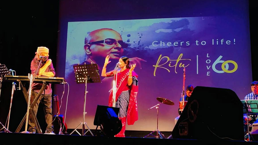 Subhamita Banerjee performed ‘Sakhi hum’ and ‘Mere Laal’ to mark the occasion
