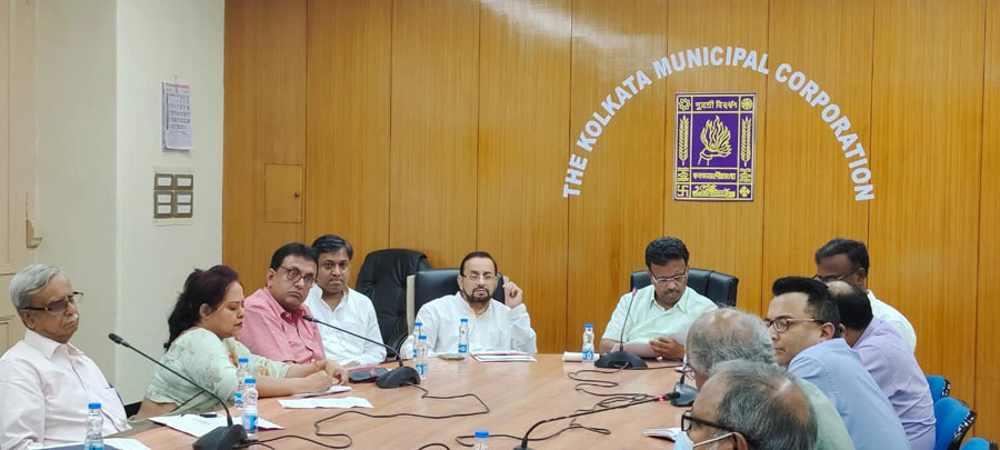 Mayor Firhad Hakim, deputy mayor Atin Ghosh, Rajya Sabha MP Santanu Sen and others at a meeting to discuss the increasing number of dengue cases in Kolkata. The Kolkata Municipal Corporation has decided to set up fever camps in the city where clusters of dengue cases have been reported.