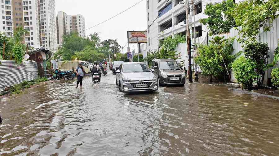 Waterlogging menace returns to pockets in Kolkata