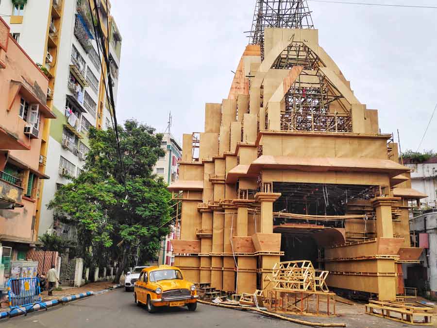With just a fortnight left for Durga Puja, work at the Ekdalia Evergreen Club’s pandal is going on in full steam.