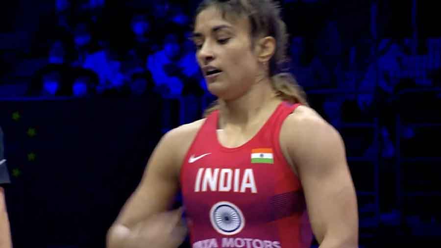 Wrestling | Vinesh Phogat wins bronze medal in women's 53kg in World ...