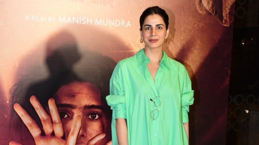 Kirti Kulhari dropped by in a casual sea-green top and boyfriend jeans. 