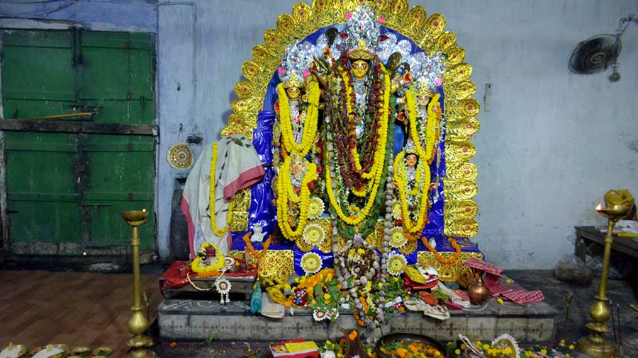 Inside a 200-year-old family puja in Sovabazar