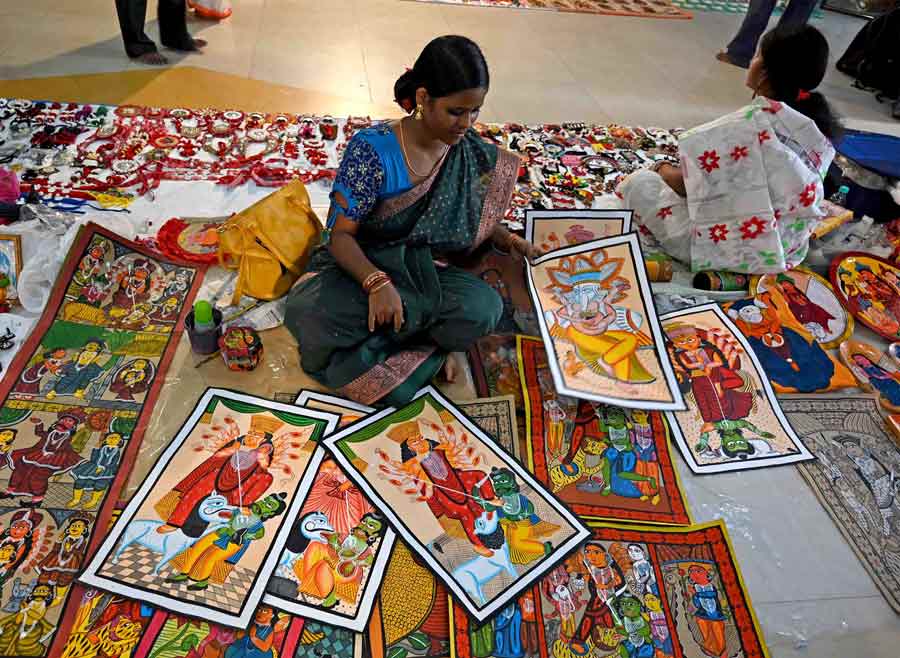 A handicraft fair began at the Shri Radha banquet in Kestopur on Thursday. The three-day fair will continue till Saturday.
