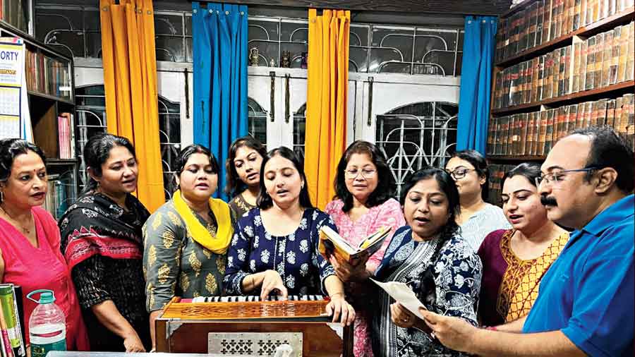 BK Block residents rehearse for songs together