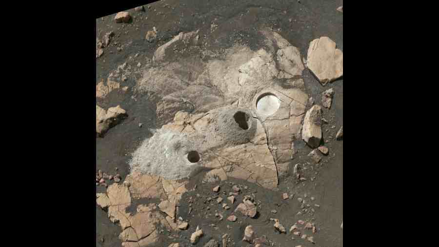 Mars rover finds organic matter 