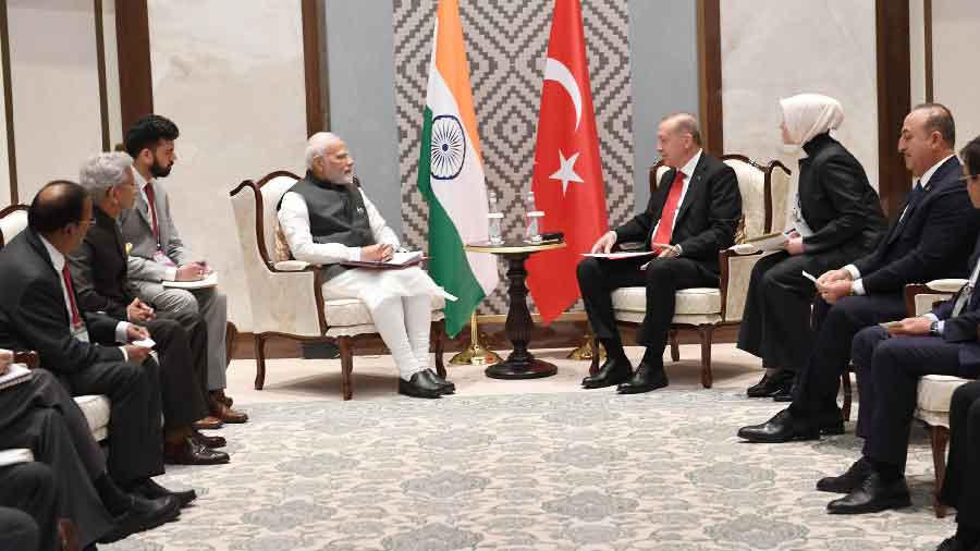 Modi with Turkish President Recep Tayyip Erdoğan