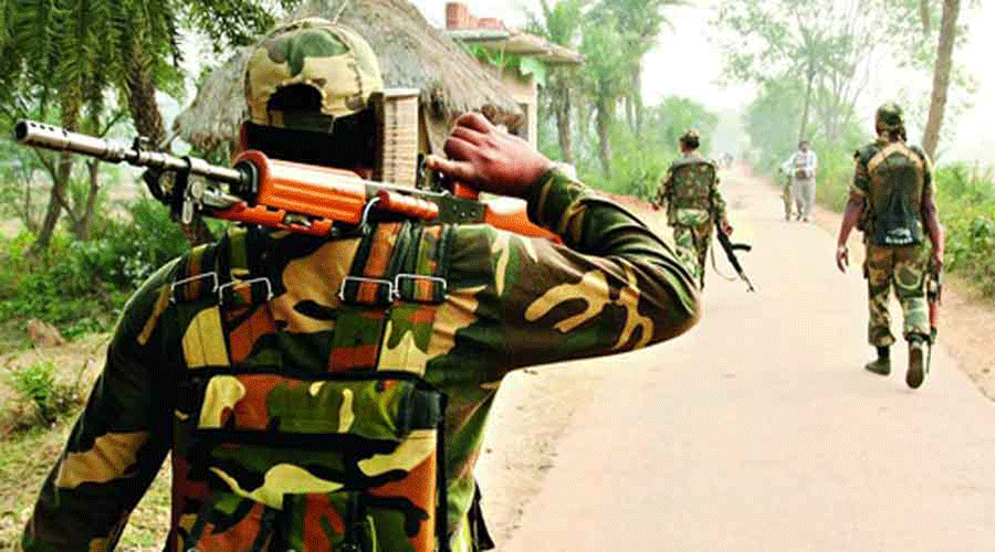 Maoists | Dent in Maoist support base: 650 members surrender before Odisha  police - Telegraph India