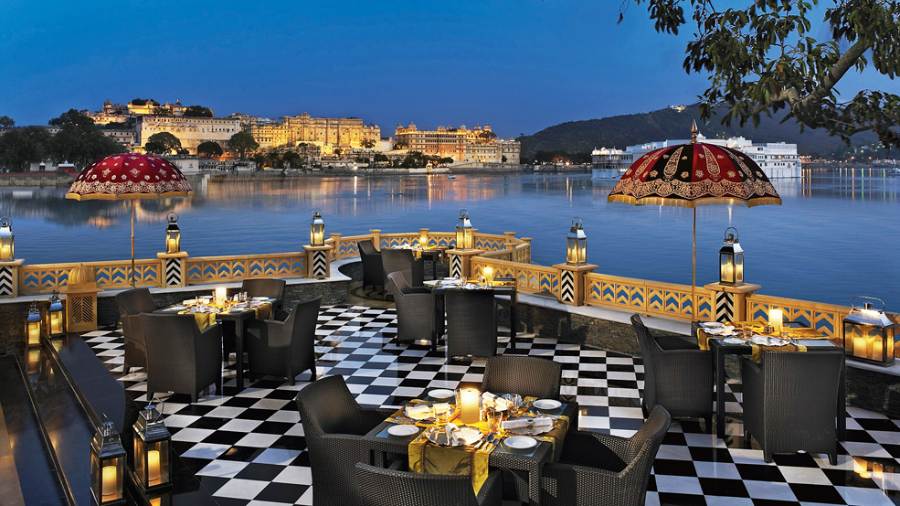 Lakeside restaurant Sheesh Mahal, which is now in Karen’s top 10 best ‘restaurants in the world with a view’ list è