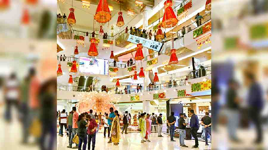 Shoppers at South City Mall on Sunday evening. 