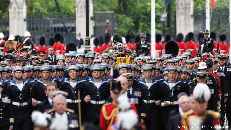 The coffin was accompanied by 142 sailors to the state funeral at Westminster Abbey