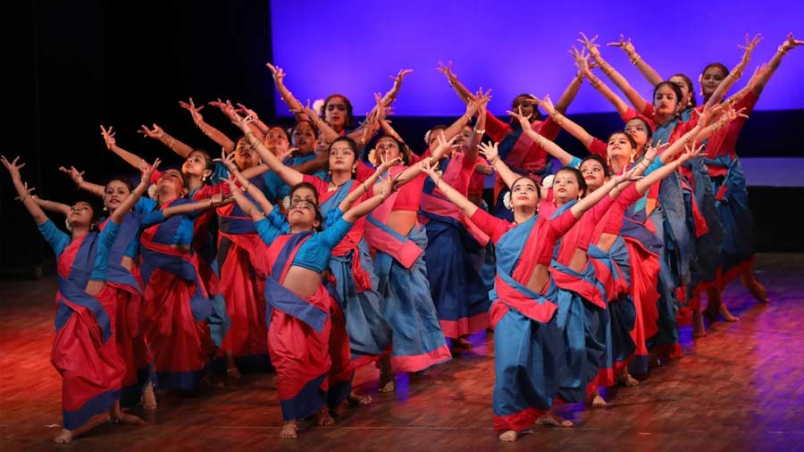 The evening also showcased creative and colourful costumes, a coming together of students of various dance groups and their styles
