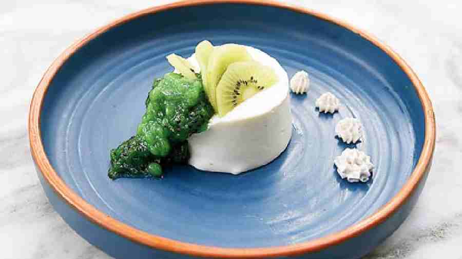 Craft Panna Cotta: For a delicious classic, try the Craft panna cotta that comes with fruits of the season. Currently, it is served with fresh kiwi, which cuts through the creamy richness of the panna cotta and offers a refreshing palate cleanse. Rs 300