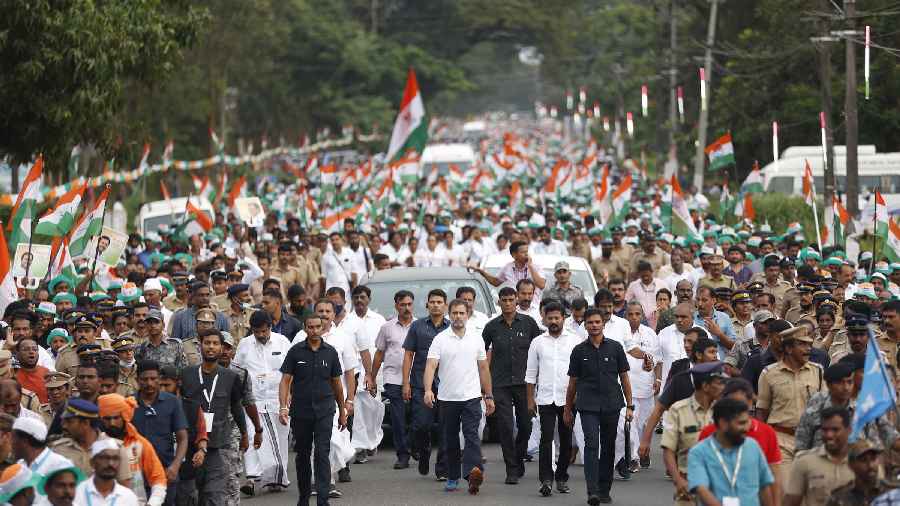 Congress | Rahul Gandhi Kickstarts 13th Day Of Bharat Jodo Yatra, 225 ...